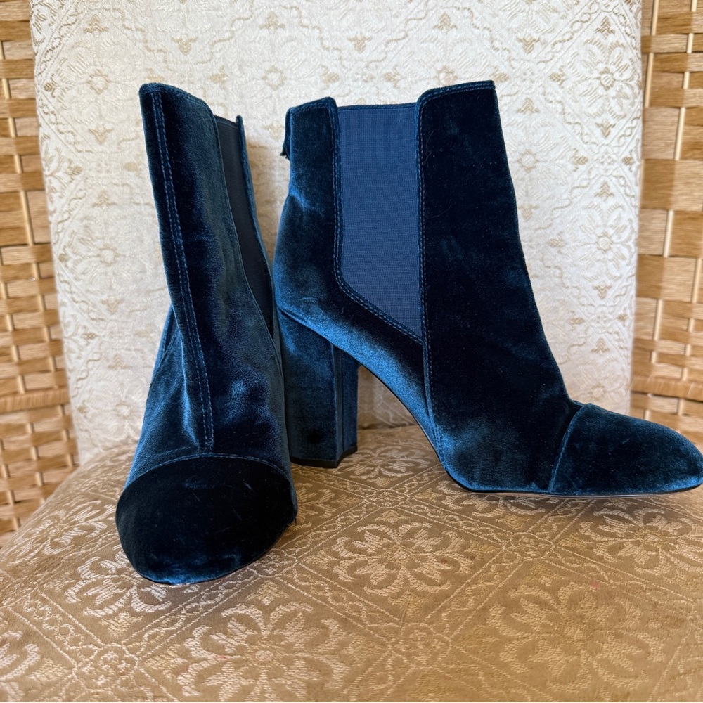 Elegant Velvet Ankle Boots